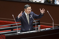 行政院長卓榮泰11日赴立法院進行施政報告，並接受立委質詢。
