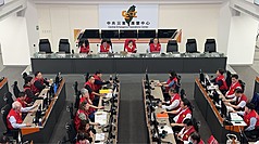 中央災害應變中心12日表示，受颱風鳳凰和東北季風共伴效應，累計災情共431件、70傷；擔任指揮官的內政部長劉世芳提醒，要注意延遲性災情。