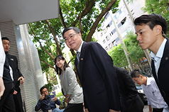 行政院長卓榮泰（前中）指出，再修正的財劃法版本，將危害政府施政穩定性、破壞財政紀律。若立院持續推動此一「修惡版本」，行政院將依憲政體制尋求救濟。 (圖：中央社)
