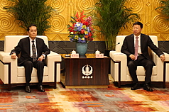 國民黨副主席張榮恭一行於14日傍晚在上海和平飯店會見中共中央台辦主任宋濤。 (圖：中央社)