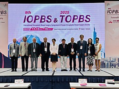 台灣乳房腫瘤手術暨重建醫學會年會暨第9屆國際乳癌整形重建手術研討會雙聯會15日登場，副總統蕭美琴（左5）出席並致詞。蕭副總統表示，政府會持續完善政策、資源與制度，盼更多女性擁有健康人生。