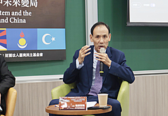 「雪域論壇：2025尋找共同點」西藏國際研討會－達賴喇嘛的轉世制度與藏中未來變局15日上午在政治大學公企中心揭幕，達賴喇嘛西藏宗教基金會董事長格桑堅參講述達賴喇嘛轉世制度。