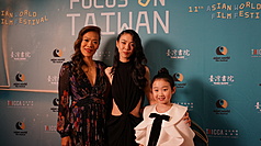 電影「左撇子女孩」導演鄒時擎（左起）與演員馬士媛、葉子綺出席洛杉磯的亞洲國際電影節。