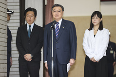 立法院會14日三讀修正通過財劃法部分條文。行政院長卓榮泰（中）18日在立法院受訪表示，這次的財劃法修法，令人無法接受，因此他要告訴國會，不要一意孤行，協商未到根本絕望，他不會放棄協商；未到最後關頭，他也不會輕言抵制。
