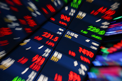 台北股市20日一早開盤就上漲逾900點，收復27000點大關。資料照。