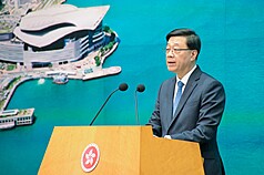 香港行政長官李家超24日表示，日本首相高市早苗早前發表的「涉台言論」令很多交流成效存疑，港府會密切監察發展，「相關安排必須符合國家尊嚴和港人利益」。圖為李家超資料照。（中新社） 
