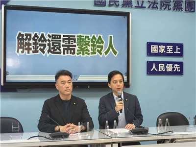 國民黨團首席副書記長林沛祥(左)、立委牛煦庭(右)今天(12日)召開「解鈴還需繫鈴人」記者會。(趙婉淳 攝)