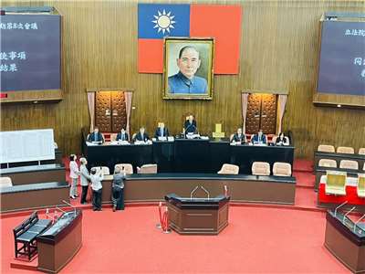 立法院會今天(7日)行使NCC人事案記名投票表決，結果出爐，在綠營全數支持、在野全數否決下，4位NCC委員人事案全數遭封殺。(趙婉淳 攝)