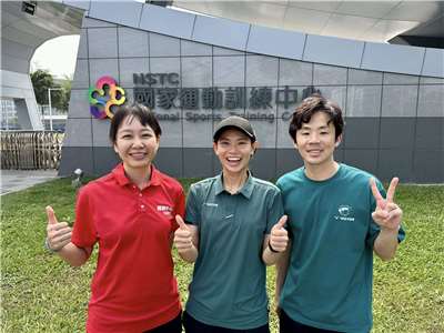 台灣羽球天后戴資穎（中）7日透過社群媒體表示，正式卸下選手身分，並宣告戴資穎的羽球世代正式劃下句點。 (圖擷自FB@戴資穎/ Tai Tzu Ying)