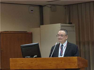 針對故宮前院長吳密察批故宮人不夠專業 ，故宮現任院長蕭宗煌(圖)6日在立法院教委會上對此說法，替故宮同仁打抱不平，強調「故宮人是故宮的寶」。(江昭倫 攝)