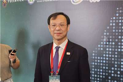 衛福部長石崇良17日表示，將與農政單位合作，採風險分層方式，針對市售蛋擴大抽驗。(劉品希 攝)