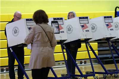 紐約市將在4日投票選出市長，圖為現場提前投票(early voting)。