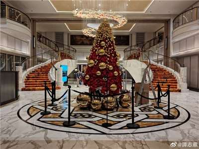 新加坡烏節路各士皇族酒店(Royal Plaza on Scotts Hotel)大廳，聽友:林妙恩拍攝提供