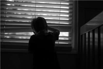 中國民眾近日向警方舉報買賣嬰兒案件，反遭警方限制人身自由。 (示意圖／Unsplash)