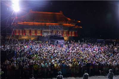 柏林愛樂13日晚間台北壓軸場，帶德奧經典曲目，不只有戶外轉播，更在柏林愛樂數位音樂廳全球直播。(牛耳藝術提供)