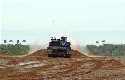 漢光演習7月9日揭開序幕，圖為國軍坦克M1「艾布拉姆斯」(M1 Abrams)10日在新竹進行實彈射擊。(美聯社/達志影像)