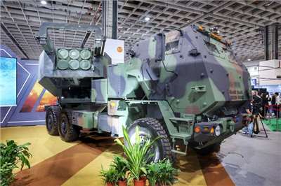 台灣國際航太暨國防工業展的聯合作戰武器裝備展區，展出HIMARS海馬士多管火箭發射系統。(中央社)