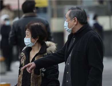 在台灣，不少民眾習慣出門戴口罩。 資料照片。