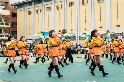 橘色惡魔 12 月 20 日將前往屏東縣立田徑場，與屏東女中儀隊、南榮國中行進管樂隊及美和科技大學熊鷹儀隊交流演出。(文總提供)