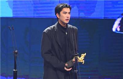 第62屆金馬獎最佳男配角由曾敬驊以《我家的事》擊敗勁敵拿下。(金馬執委會提供)