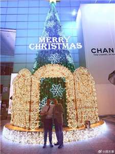 聽友(微博名:洪湖黃家口與主持人吳瑞文合影)