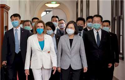 2022年8月美國聯邦眾議院議長裴洛西旋風訪台，並與蔡英文總統會面，之後引發中國對台發動圍台軍演。 (圖:總統府)