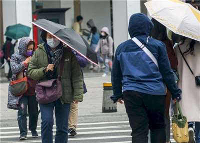 中央氣象局表示，氣溫降各地早晚感受涼意。 (示意圖)