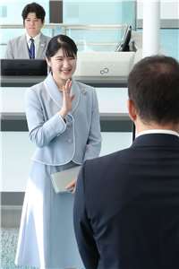 愛子公主17日於東京羽田機場啟程前往寮國。