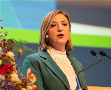 WHO歐洲區醫療系統主任阿佐帕迪-慕斯凱特指出，AI要不是被用來改善人民健康、減輕已疲於奔命的醫療人力負擔、降低醫療成本，就是可能破壞病患安全、危及隱私，並加劇照護不平等。(FB@Natasha Azzopardi Muscat)