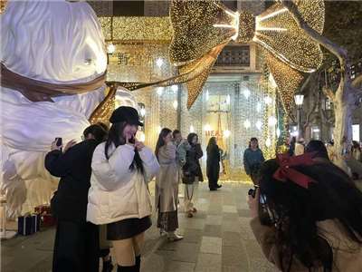 中國多地推動措施，鼓勵提高結婚率，圖為上海市區一景。(資料照片)