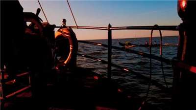 移民船泰馬外海翻覆，救援行動仍在進行中。(示意圖/Unsplash)