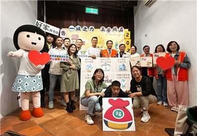 家扶基金會5日舉行「一被之力」告急記者會，請社會各界踴躍捐贈棉被，幫助弱勢家庭。(楊雨青攝)