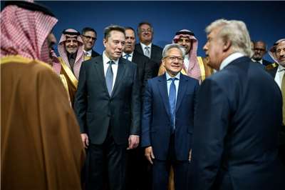 美國總統川普在「真實社群」(Truth Social)發布的照片中可看到黃仁勳等企業高層。 (圖:@realDonaldTrump)