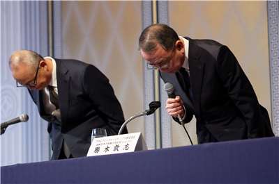 朝日集團控股公司社長勝木敦志今天(27日)在東京都召開記者會鞠躬道歉。