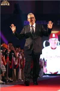 剛帶隊拿下總冠軍，樂天桃猿宣布古久保健二卸下一軍總教練。(樂天桃猿提供)