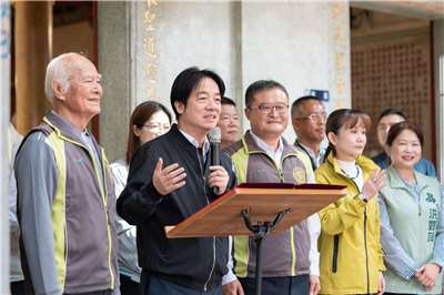 賴清德總統(前左2)21日前往雲林「西螺吳厝朝興宮」參香祈福。(總統府提供)