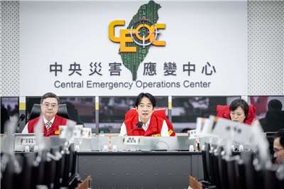 賴清德總統11日中午視察中央災害應變中心。(總統府提供)