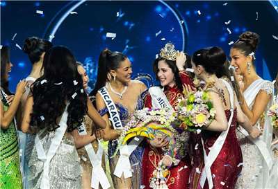 本屆環球小姐選美賽由墨西哥佳麗波希（Fatima Bosch，頭戴后冠者）奪冠。 (翻攝自IG@fatimaboschfdz)