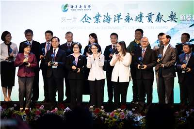 蕭美琴副總統12日親自頒發首屆「企業海洋永續貢獻獎」，表示獲獎企業不分規模大小，都為海洋永續盡心力，這是台灣產業最珍貴的精神。(楊仁翔 攝)