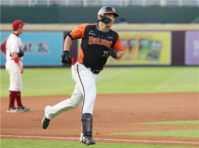 中華職棒統一7-ELEVEn獅隊林安可(前)。資料照。(中央社)