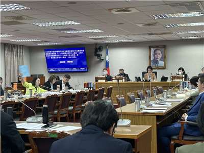 立法院司法及法制委員會5日繼續審查「公務人員退休資遣撫卹法」修正草案，朝野立委在大體討論階段，車輪戰攻防。(趙婉淳 攝)