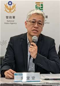 內政部次長吳堂安20日出席內政部部務會報會後記者會。(陳念宜 攝)