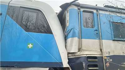 捷克南部發生列車相撞，造成42人受傷。(翻攝X平台)