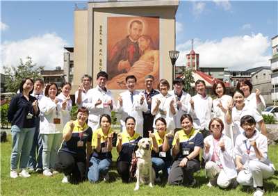 羅東聖母醫院社區醫學部獲得今年團體醫療奉獻獎。(聖母醫院提供)