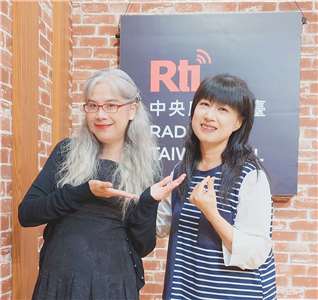 Voice to the World節目主持人介文專訪民歌手也是畫家、編曲創作人林小南