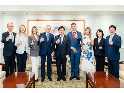 外長林佳龍(中)25日晚間宴請哥倫比亞參議院外委會主席希拉多(左四)、眾議院外委會主席隆多紐(右四) (外交部提供)
