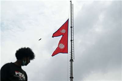 尼泊爾南部巴拉(Bara)地區的席瑪拉(Simara)鎮，青年示威者與前執政黨支持者爆發衝突後，當局20日持續在當地實施宵禁。 (資料照／AFP)