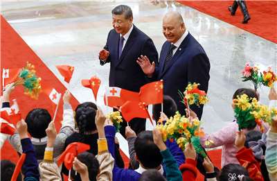 習近平在北京人民大會堂會晤杜包六世(King Tupou VI)。