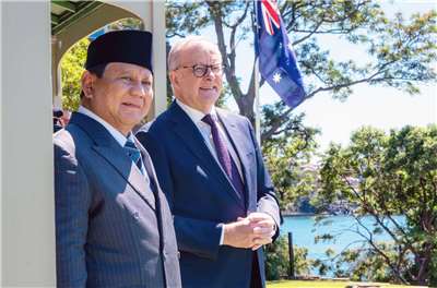 印尼總統普拉伯沃(Prabowo Subianto，左)12日在雪梨與澳洲總理艾班尼斯(Anthony Albanese，右)會面。(X@Anthony Albanese)