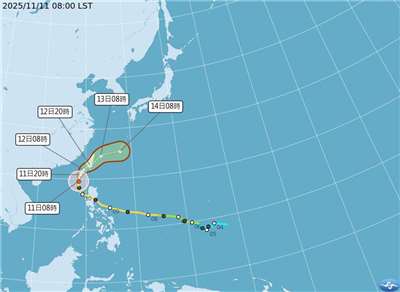 鳳凰颱風減弱為輕颱。(氣象署提供)